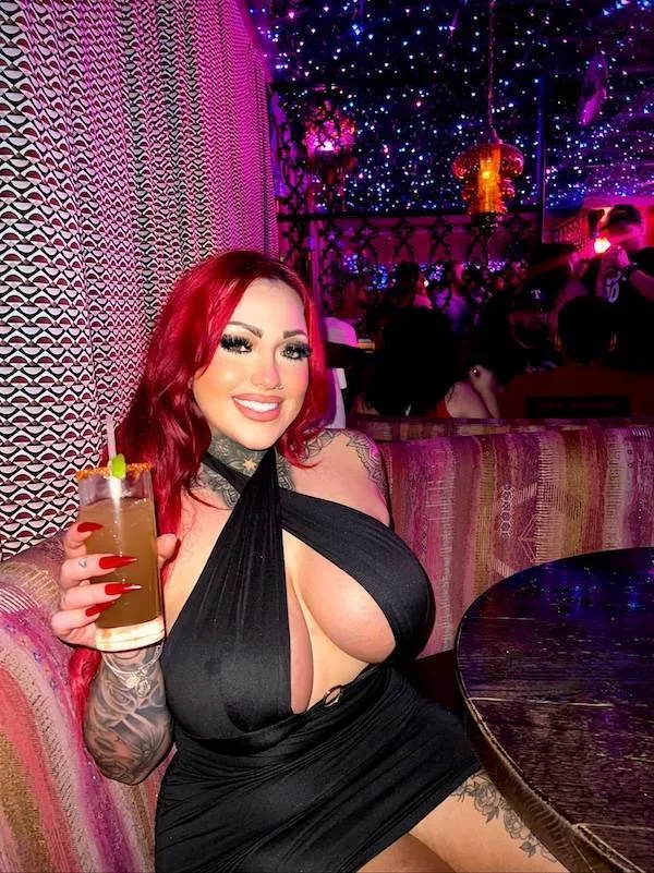 Sexy booze babes forever Sexy booze babes forever