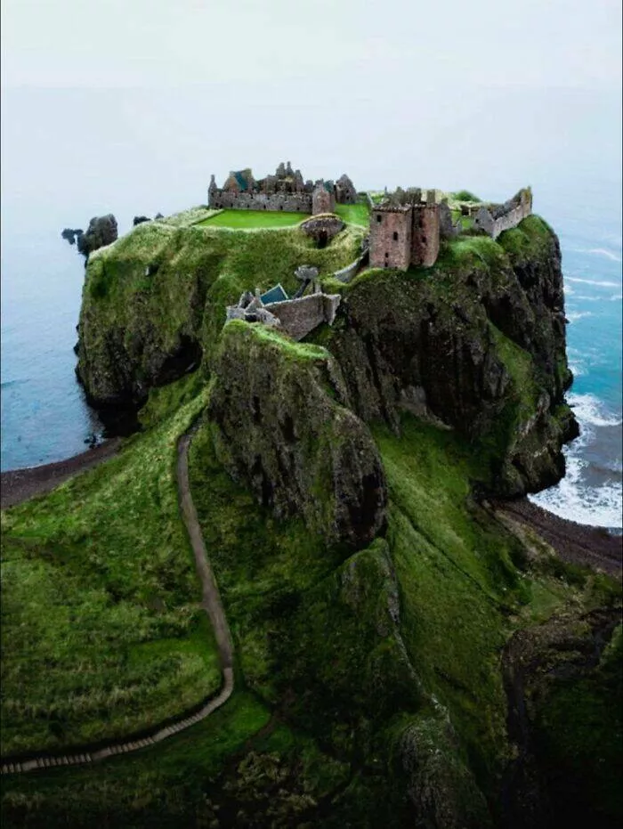 Captivating photos and untold stories from history - #34 Dunnottar Castle On Scotland’s Rugged Northeast Coast Holds A Complex History Of Conflict And Power