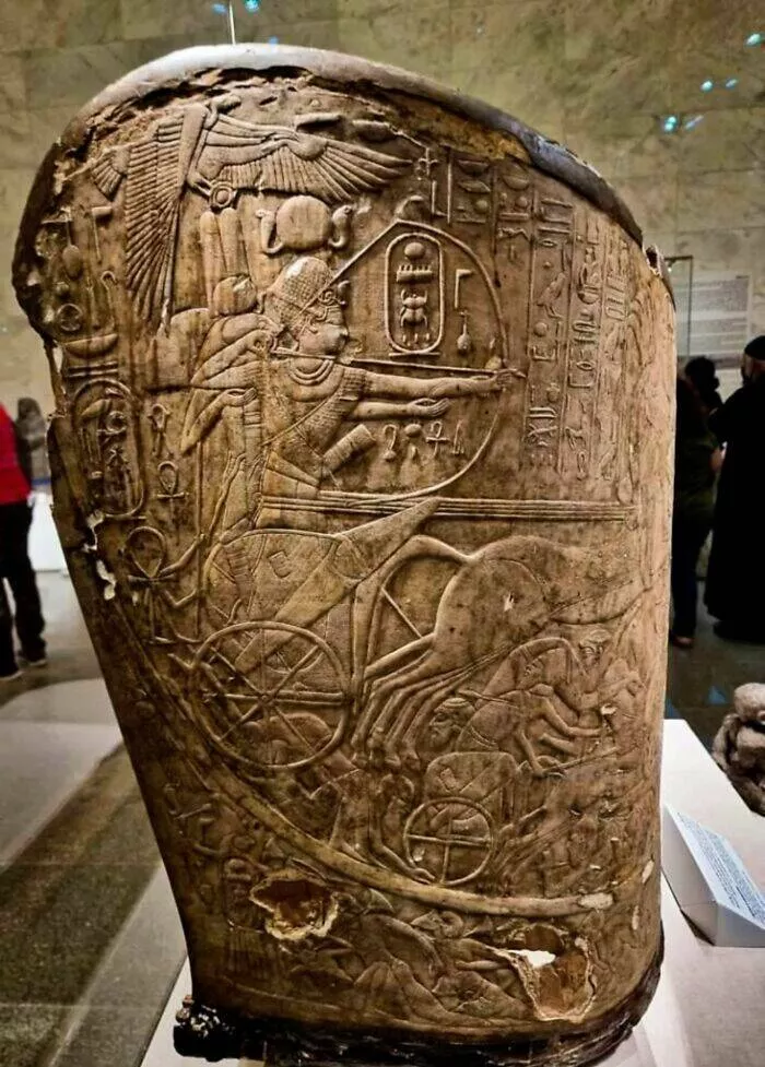 Captivating photos and untold stories from history - #41 The Nearly 3,400-Year-Old Chariot Body Of Pharaoh Thutmose IV Offers Insight Into Ancient Egyptian Warfare