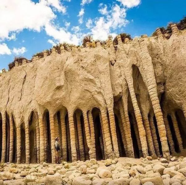 Captivating photos and untold stories from history - #45 Crowley Lake Columns Are Natural Pillar Formations In California’s Mono Basin.