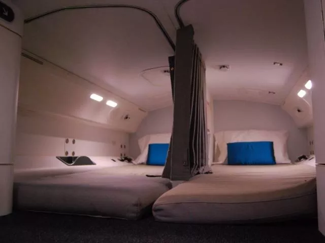Secret rest areas on planes for crew - #10 