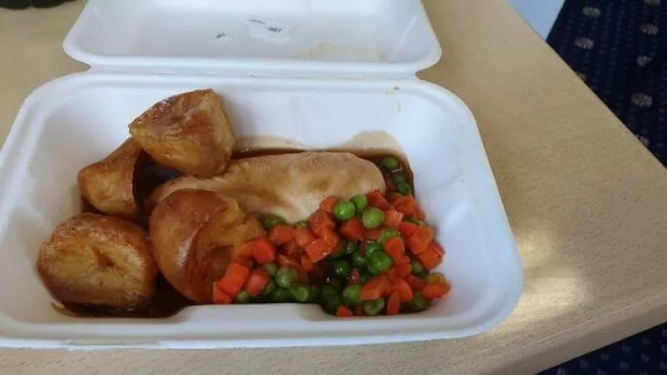 Photos fascinantes de repas dhopital sur rate my hospital plate - #15 Une vieille photo d'un dîner au poulet que je n'ai sûrement pas payé lorsque je travaillais dans la cuisine de l'hôpital de Macclesfield
