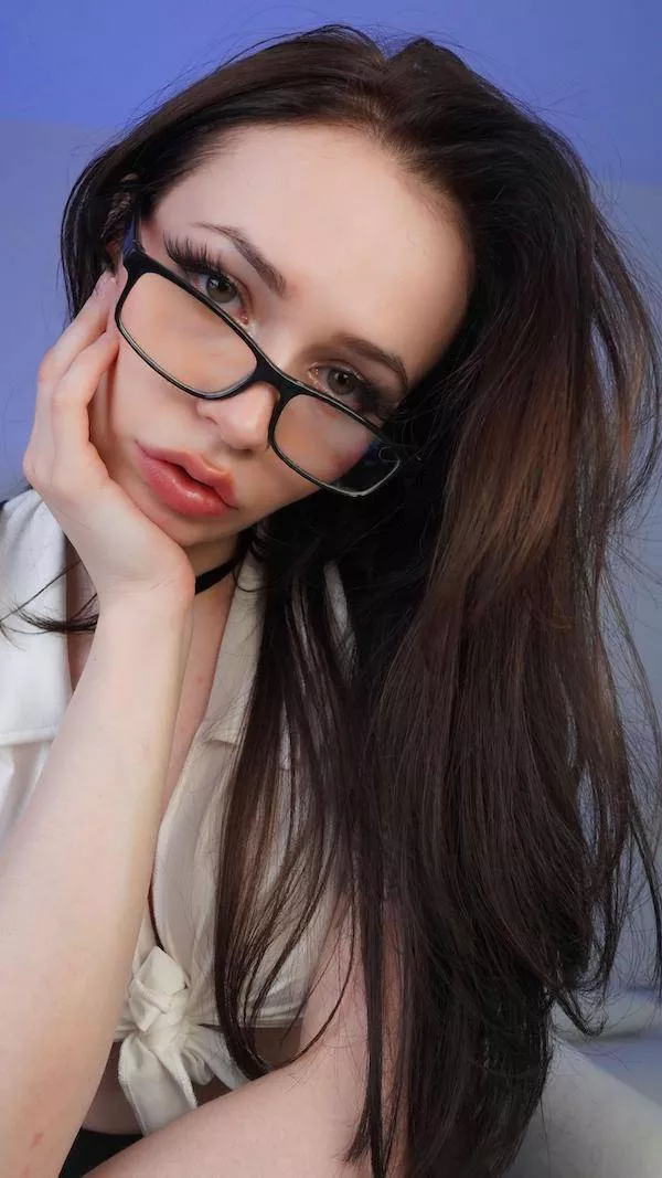 Beaux yeux derriere des lunettes craquantes - #11 
