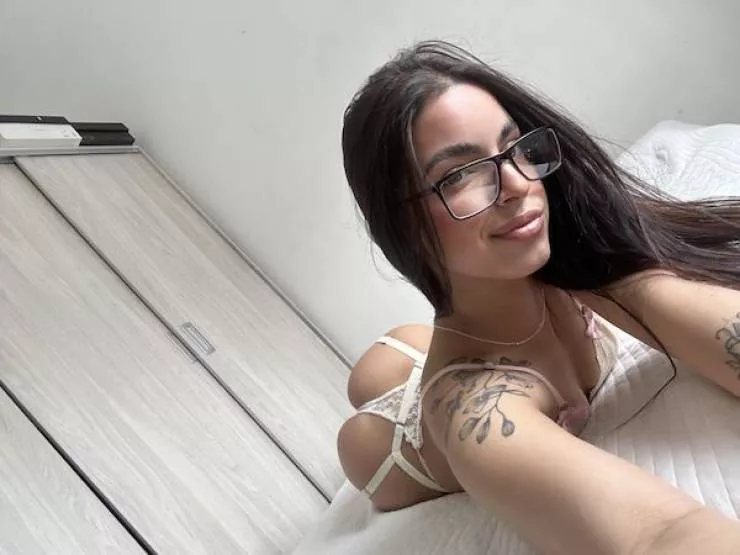 Gorgeous eyes behind cute glasses - #25 
