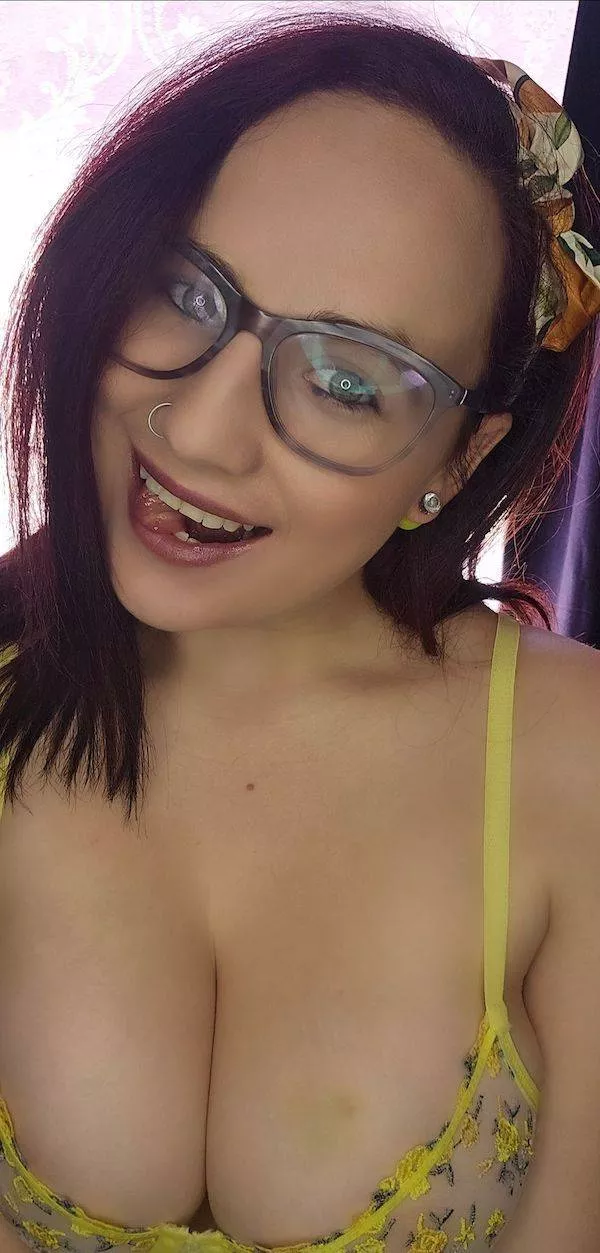 Beaux yeux derriere des lunettes craquantes - #6 