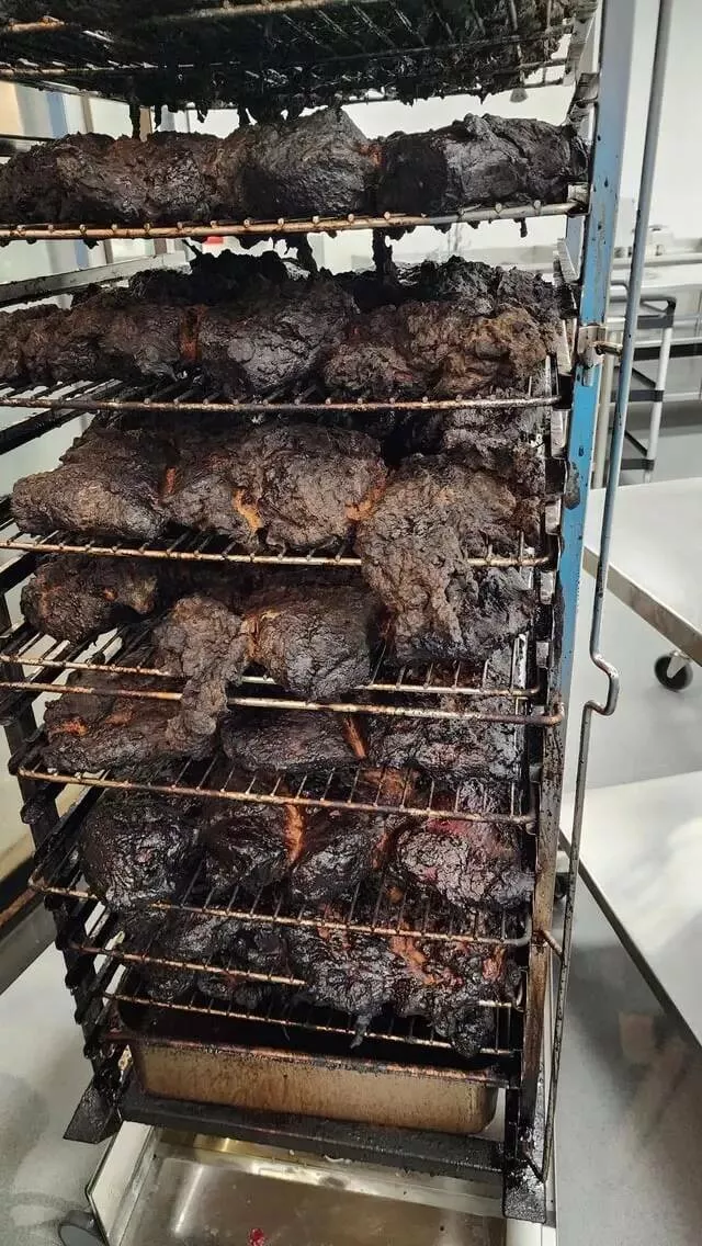Desastres epiques en cuisine captures par des pros - #10 Je n’ose pas demander combien de kilos de viande ont été perdus à cause de ce grill oublié. Desastres epiques en cuisine captures par des pros - #10 Je n’ose pas demander combien de kilos de viande ont été perdus à cause de ce grill oublié.