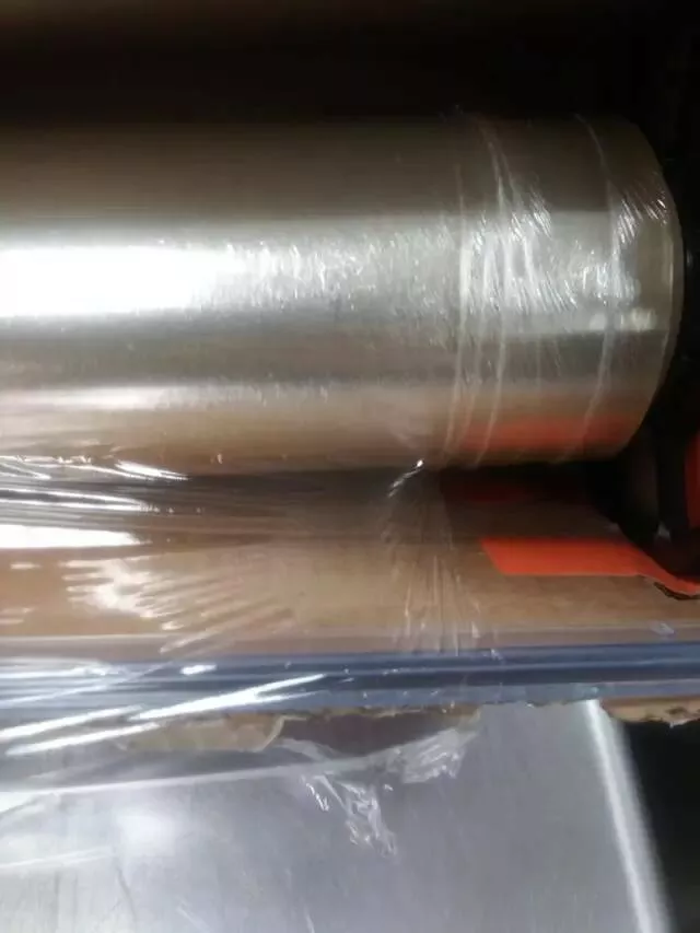 Desastres epiques en cuisine captures par des pros - #11 La seule chose plus agaçante que du film plastique qui ne se déroule pas bien, c’est quand il se déchire à moitié et que personne ne prend la peine de le réparer. Desastres epiques en cuisine captures par des pros - #11 La seule chose plus agaçante que du film plastique qui ne se déroule pas bien, c’est quand il se déchire à moitié et que personne ne prend la peine de le réparer.