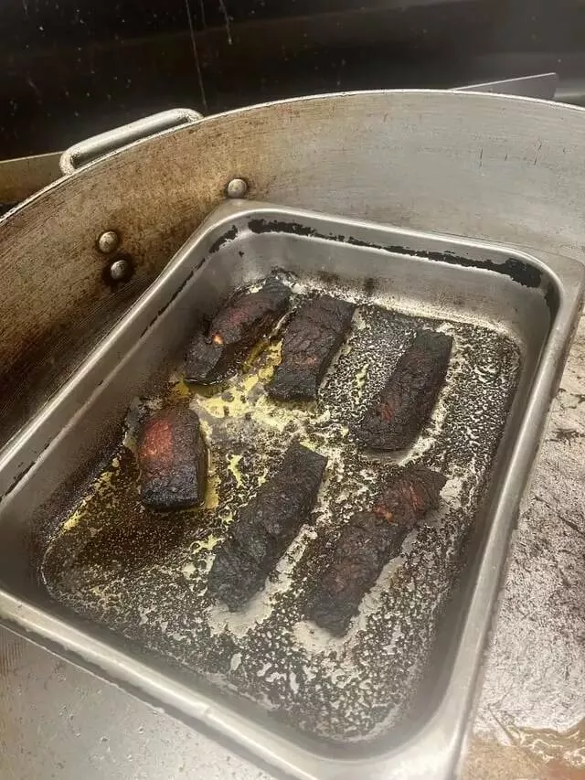 Desastres epiques en cuisine captures par des pros - #17 Je connais le saumon noirci, mais du saumon carbonisé ? Desastres epiques en cuisine captures par des pros - #17 Je connais le saumon noirci, mais du saumon carbonisé ?