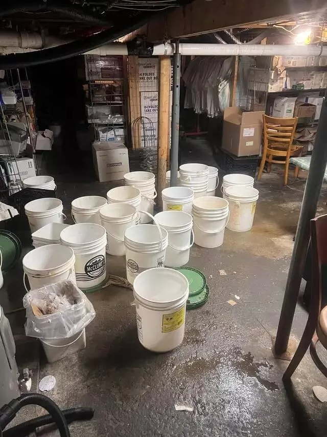 Epic pro kitchen disasters caught on camera - #24 I think there’s a leak... but let’s not worry too much, I’m sure no one else will notice.