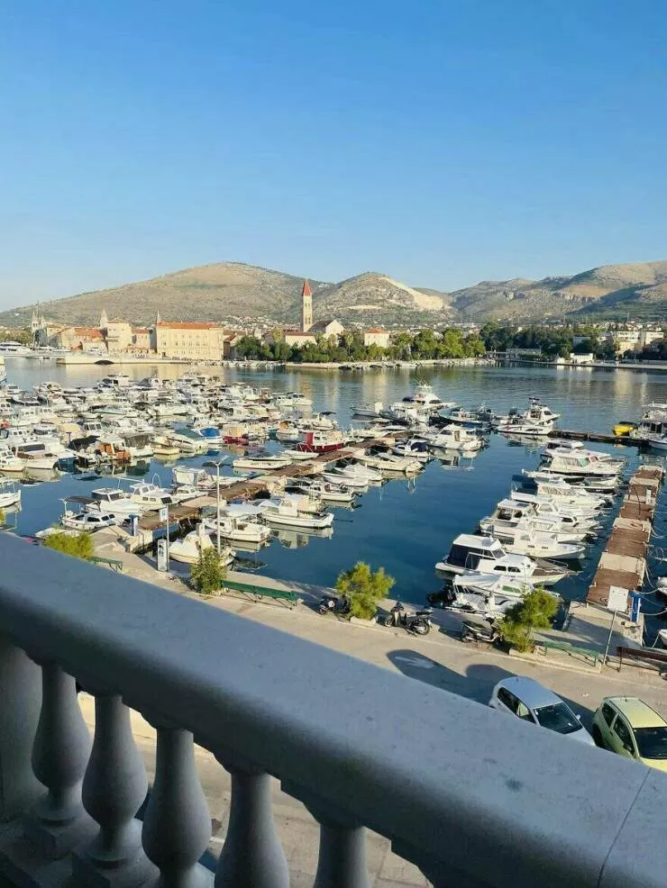 Vues a couper le souffle capturees juste devant leurs fenetres - #22 Un Regard Sur La Vieille Ville De Trogir, Croatie Depuis Mon Balcon D’hôtel