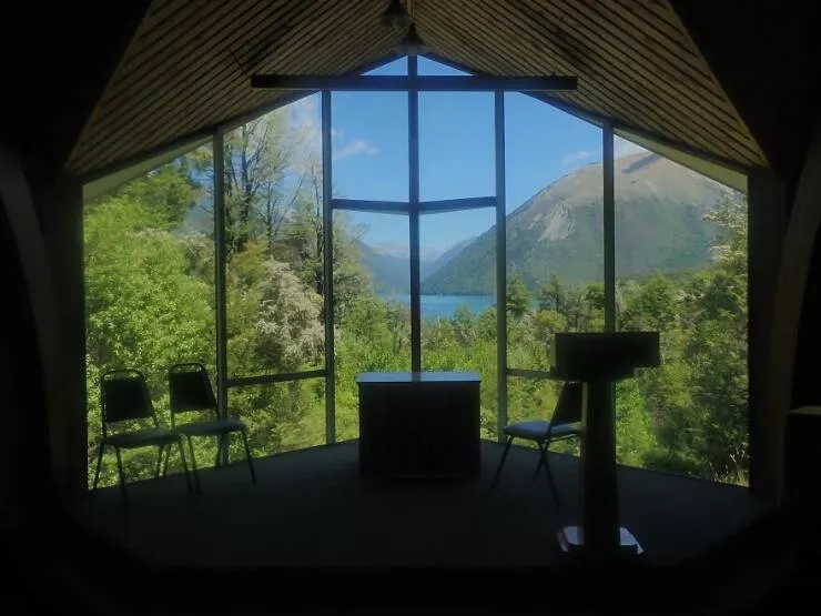 Vues a couper le souffle capturees juste devant leurs fenetres - #24 Chapelle Du Christ Près Du Lac à St. Arnaud, Nouvelle-Zélande