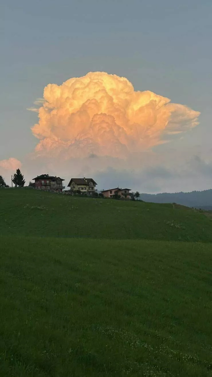Breathtaking views people snapped right outside their windows - #43 