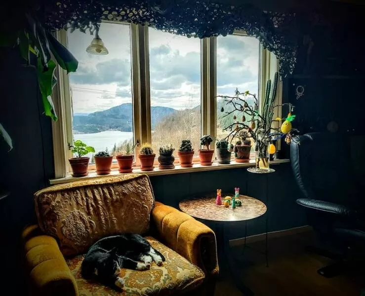Breathtaking views people snapped right outside their windows - #5 Easter In Ombo, Norway
