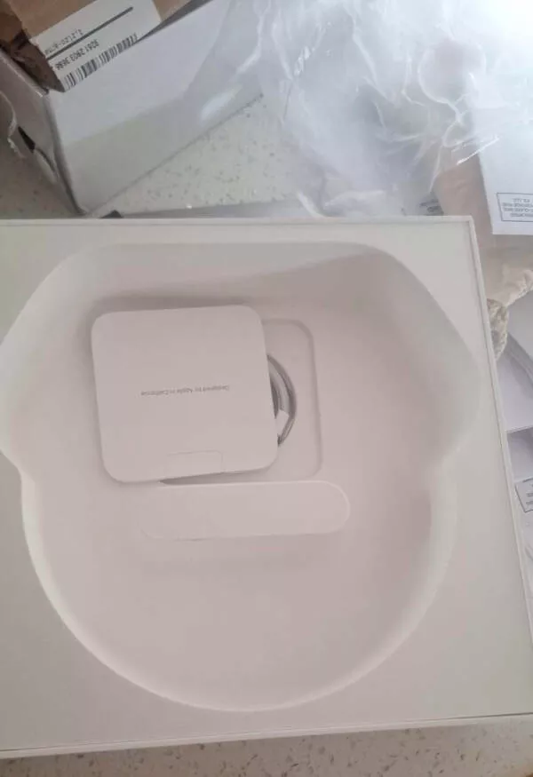 Moments qui crient une mauvaise journee - #22 J'ai commandé des AirPod Max, mais j'ai reçu une boîte vide à la place. Je pars à l'étranger avant de pouvoir en obtenir un nouveau.