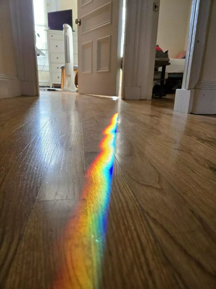 Intriguingly curious photos that ignite your interest - #38 A rainbow appeared on my floor.