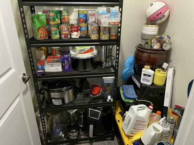 Spot the hidden objects - #26 A friend sent me a photo of her cat