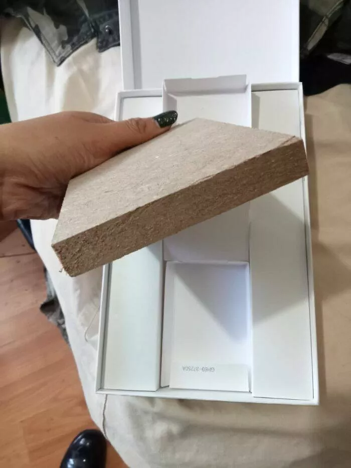 Les attentes contre la realite les pires desastres de shopping en ligne - #21 Mon amie a acheté une tablette sur la boutique (officielle) Samsung d'Amazon et a reçu ceci. (Et elle en avait besoin urgemment) Les attentes contre la realite les pires desastres de shopping en ligne - #21 Mon amie a acheté une tablette sur la boutique (officielle) Samsung d'Amazon et a reçu ceci. (Et elle en avait besoin urgemment)