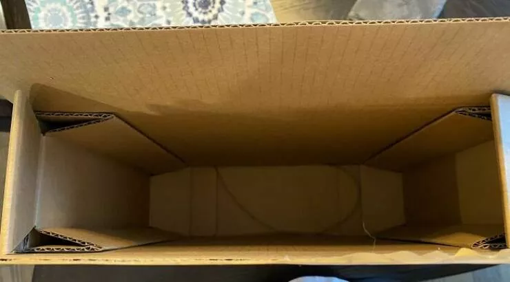 Les attentes contre la realite les pires desastres de shopping en ligne - #24 J'ai commandé un MacBook Air pour ma fille pour Noël et voilà ce que FedEx a livré Les attentes contre la realite les pires desastres de shopping en ligne - #24 J'ai commandé un MacBook Air pour ma fille pour Noël et voilà ce que FedEx a livré