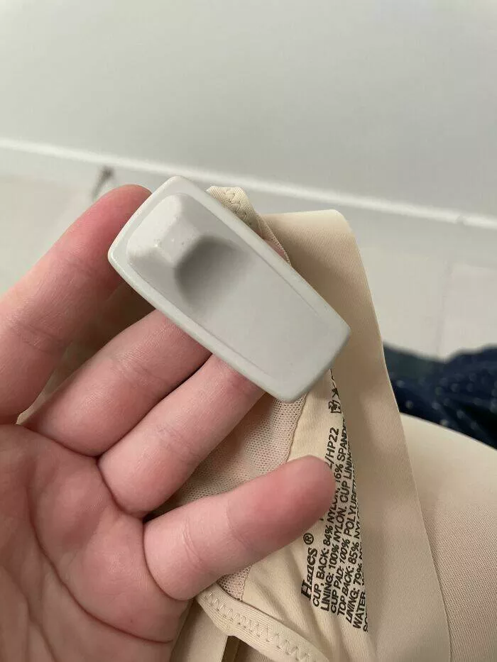 Les attentes contre la realite les pires desastres de shopping en ligne - #25 J'ai acheté un nouveau soutien-gorge en ligne. Lorsqu’il est arrivé, cet objet était toujours attaché Les attentes contre la realite les pires desastres de shopping en ligne - #25 J'ai acheté un nouveau soutien-gorge en ligne. Lorsqu’il est arrivé, cet objet était toujours attaché