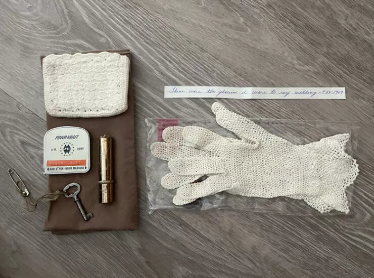 Tresors vintage du xxe siecle quon ne voit plus aujourdhui - #13 Acheté une commode sur Marketplace et trouvé des trésors vintage, dont des gants de mon mariage du 22-07-1949