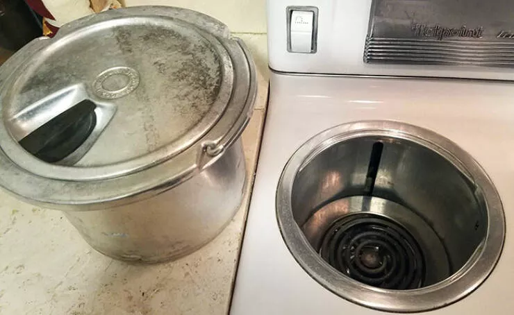 Tresors vintage du xxe siecle quon ne voit plus aujourdhui - #9 Cette cuisinière des années 1950 a une marmite intégrée