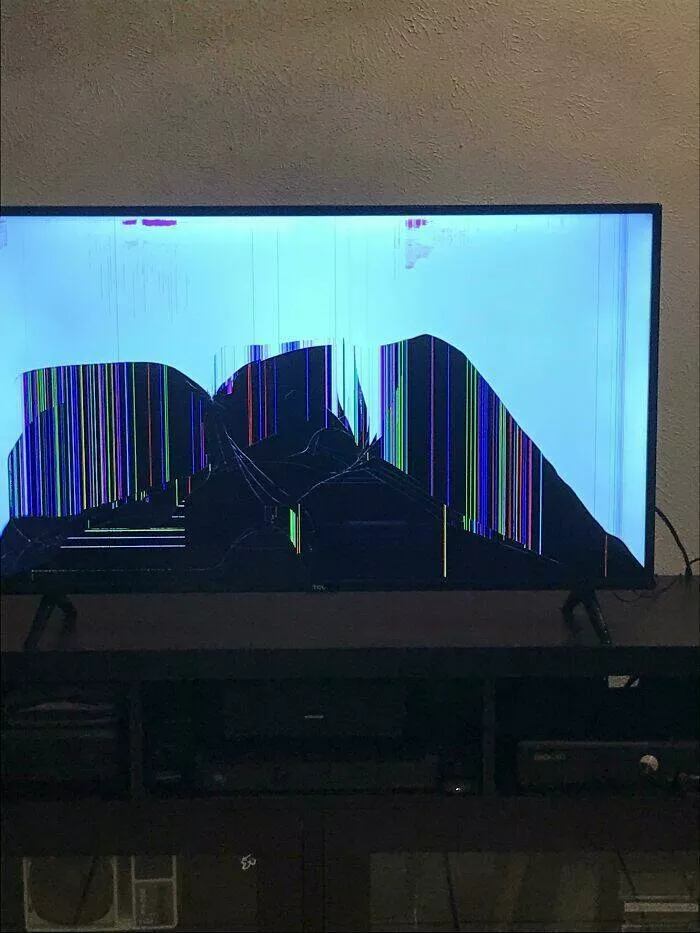 Achats regrettables a la fois tristes et droles - #27 Ma sœur a acheté une nouvelle télé pour mon père à Noël, l'a ouverte, l'a allumée, et voilà ce qu'on a vu