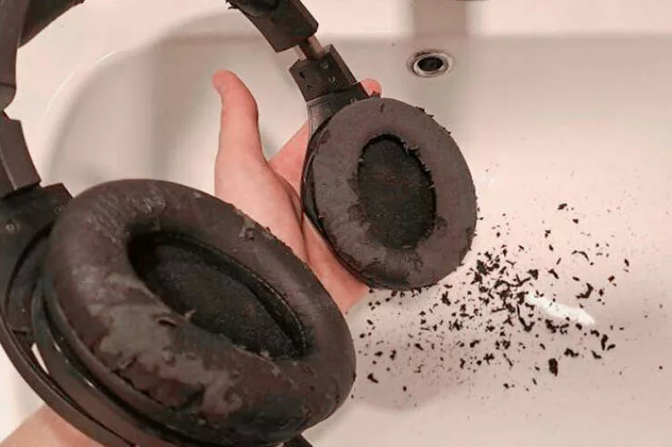 Regrettable purchases that are both sad and funny - #40 Bought new headphones a year ago, barely used them, and they’re already giving me trouble. Why does this keep happening?
