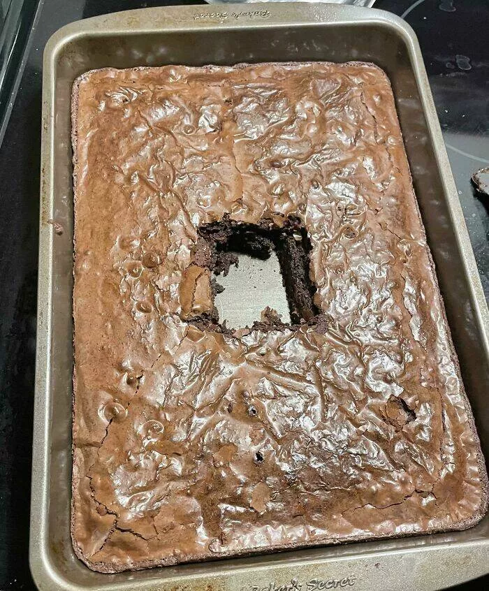 Habitudes droles mais frustrantes des femmes et petites amies - #11 Voilà comment ma femme se coupe un brownie