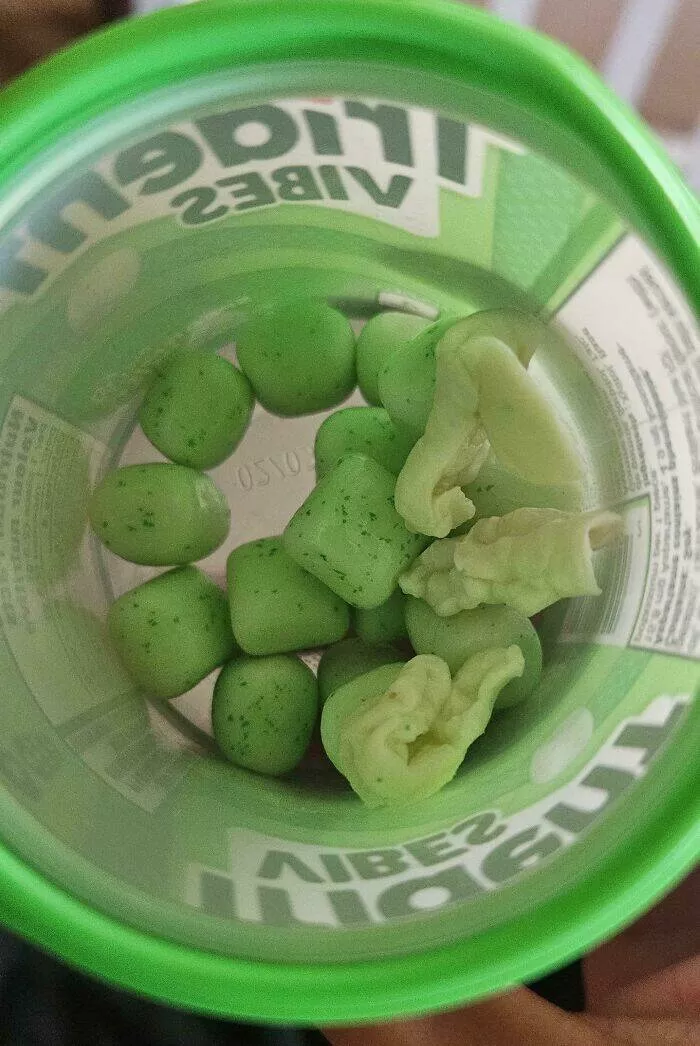 Habitudes droles mais frustrantes des femmes et petites amies - #20 Comment ma copine remet son chewing-gum