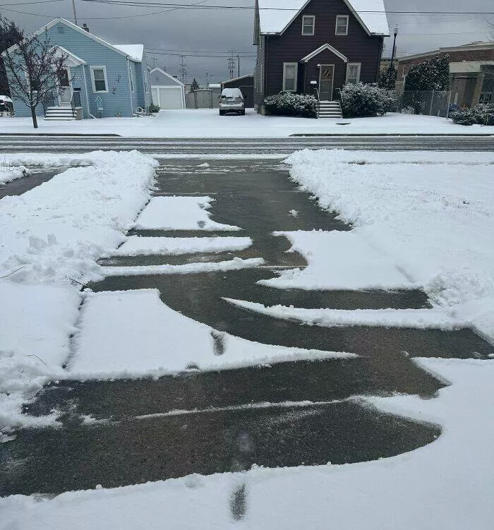 Funny yet infuriating habits of wives and girlfriends - #32 My wife when shoveling Funny yet infuriating habits of wives and girlfriends - #32 My wife when shoveling