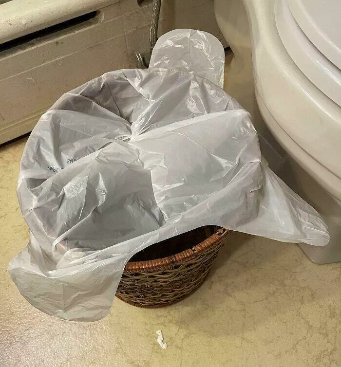 Funny yet infuriating habits of wives and girlfriends - #38 This is how my girlfriend replaces the trash bag in the bathroom almost every time Funny yet infuriating habits of wives and girlfriends - #38 This is how my girlfriend replaces the trash bag in the bathroom almost every time