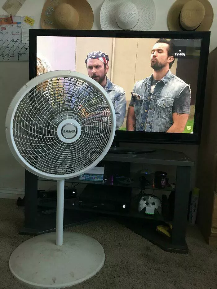 Funny yet infuriating habits of wives and girlfriends - #40 My GF doesn’t mind watching TV like this Funny yet infuriating habits of wives and girlfriends - #40 My GF doesn’t mind watching TV like this