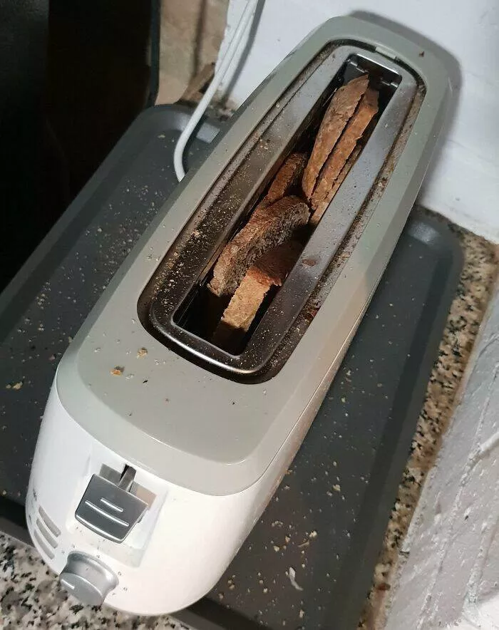 Funny yet infuriating habits of wives and girlfriends - #42 This is how my new GF makes toast