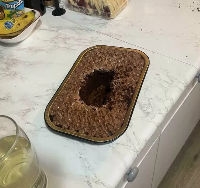 Funny yet infuriating habits of wives and girlfriends - #45 How my GF cuts this cake, get out of my kitchen