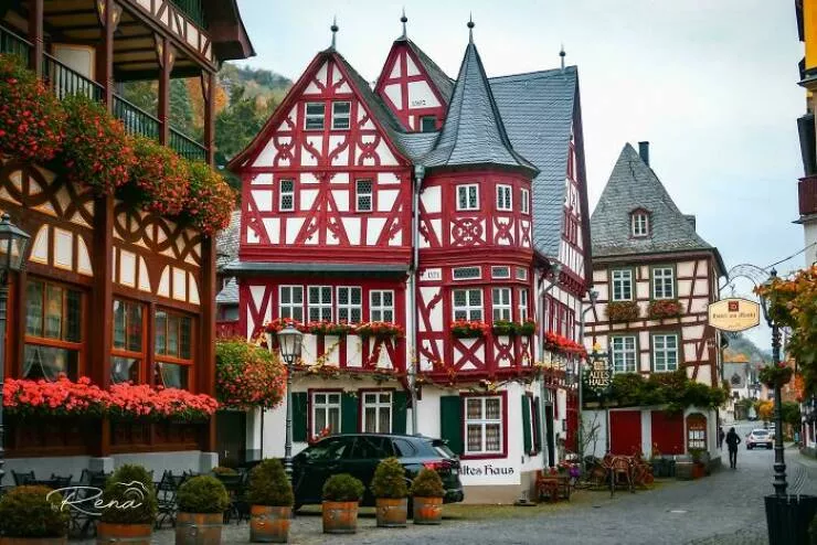 Merveilles architecturales qui ont coupe le souffle du monde - #20 Vieille maison (altes Haus) à Bacharach, Allemagne - datant de 1586