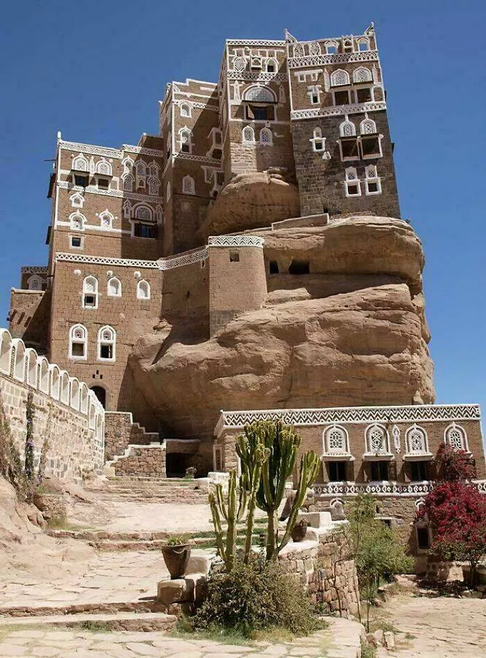 Merveilles architecturales qui ont coupe le souffle du monde - #25 Architecture traditionnelle des maisons au Yémen, où les premiers exemples de gratte-ciel sont apparus il y a 600 ans.