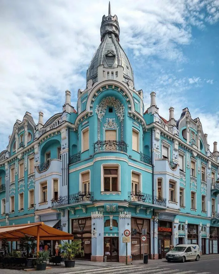 Merveilles architecturales qui ont coupe le souffle du monde - #35 Palais Moskovits Miksa, un bâtiment de style Sécession achevé en 1905 par l'architecte Klmn Rimanczy Jr. dans la ville d'Oradea, Criana, Roumanie