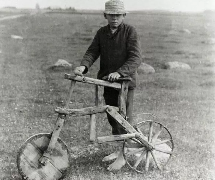 Rare historical photos that reveal fascinating stories - #10 An Estonian cyclist on his self-made bicycle, 1912