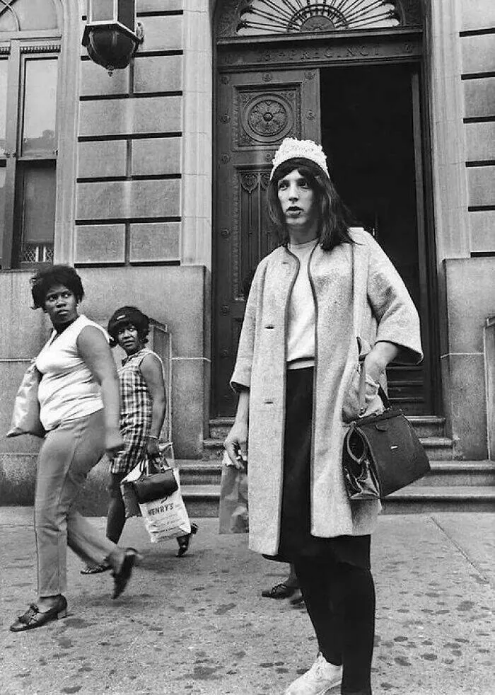 Rare historical photos that reveal fascinating stories - #20 An undercover cop in Brooklyn, NYC, July 1, 1969