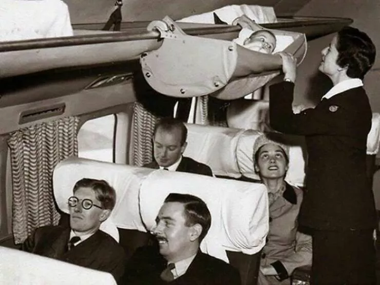 Rare historical photos that reveal fascinating stories - #27 How infants traveled by plane in the 1960s