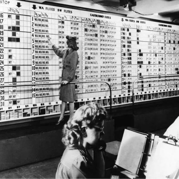 Rare historical photos that reveal fascinating stories - #33 Making airline reservations before computers, 1945