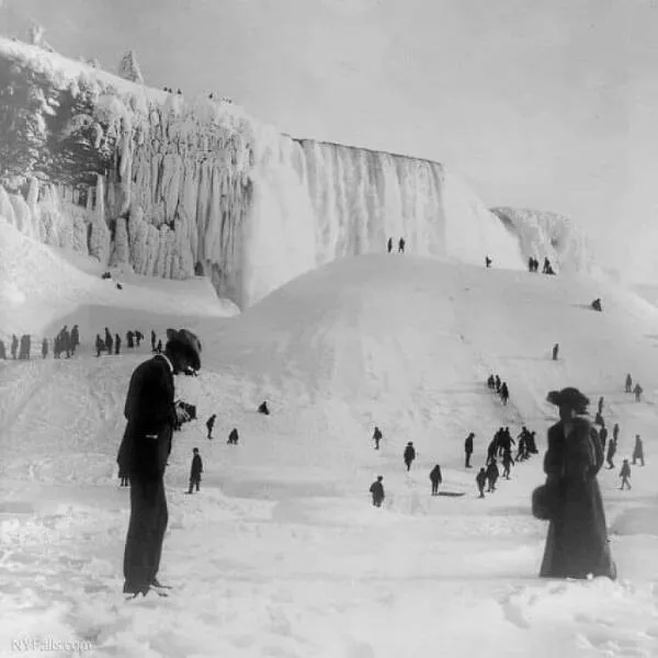 Rare historical photos that reveal fascinating stories - #39 Frozen Niagara Falls, a chilling scene from 1911