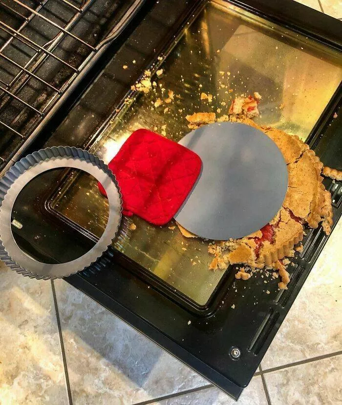 Thanksgiving fails that turned the holiday into a disaster - #14 That Time My BF's Lovely Family Invited Me To Join Them For The Holiday And I Proceeded To Demolish The Dessert I Was Trying To Impress Them With. Happy Thanksgiving, Fools!