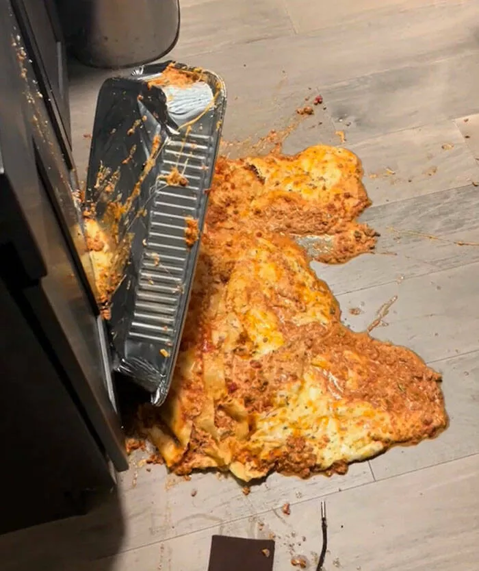 Thanksgiving fails that turned the holiday into a disaster - #24 I’m honestly crying—it’s my first year making lasagna, and I dropped it. Guess I’m staying home