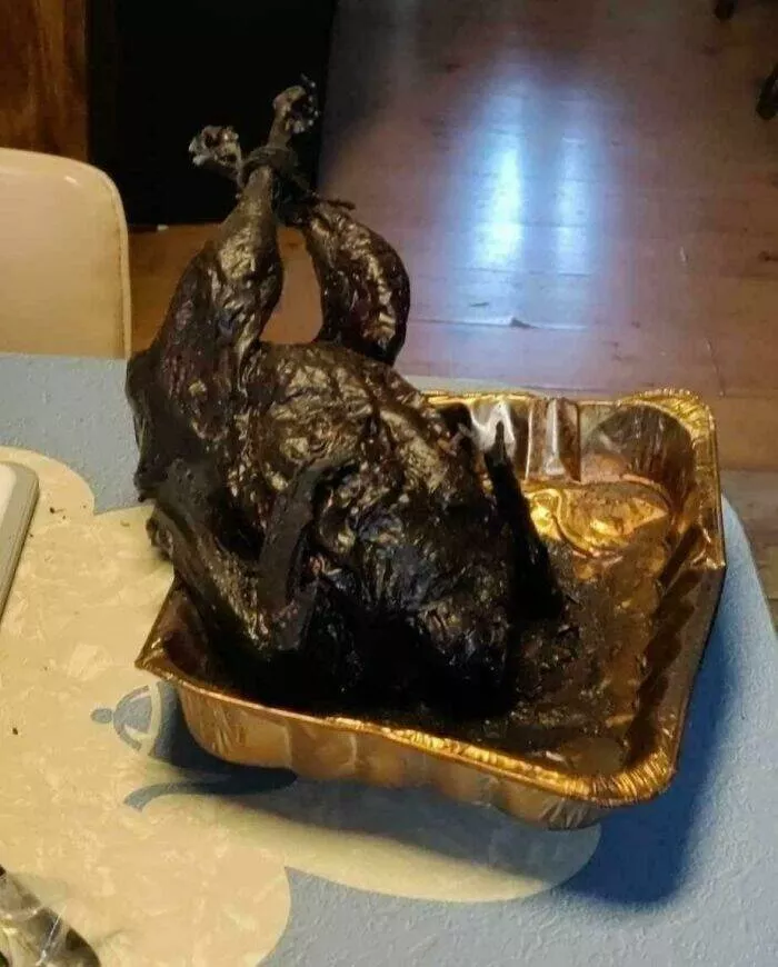 Echecs de thanksgiving qui ont transforme la fete en desastre - #25 Mon ami a tenté de faire une dinde rôtie pour Thanksgiving cette année