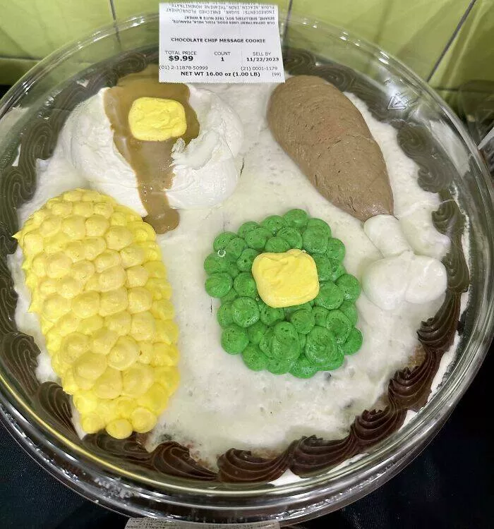 Thanksgiving fails that turned the holiday into a disaster - #31 Thanksgiving seems to have pushed the local grocery baker over the edge
