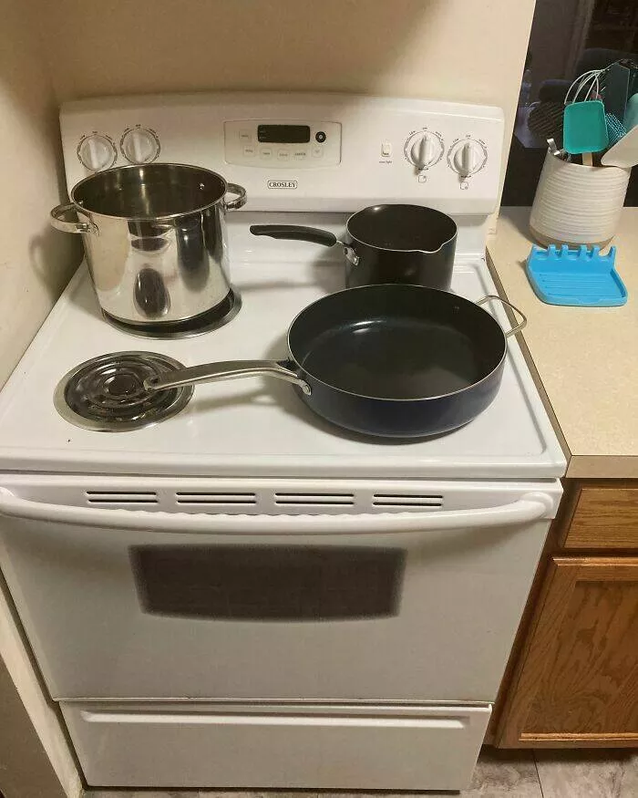 Thanksgiving fails that turned the holiday into a disaster - #38 My oven decided to quit on Thanksgiving—guests arrive in hours