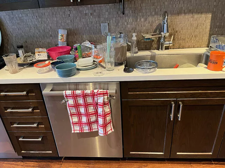 Thanksgiving fails that turned the holiday into a disaster - #40 Brand-new dishwasher, bought in September, failed on Thanksgiving. Wonderful