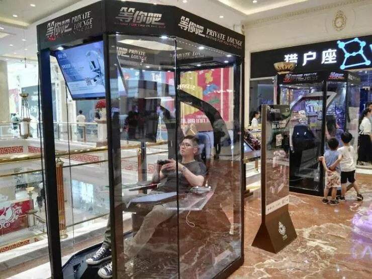 Photos that show how unique china really is - #13 A shopping mall in China features 