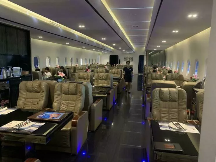Des photos qui montrent a quel point la chine est unique - #18 Un restaurant à thème avion en Chine Des photos qui montrent a quel point la chine est unique - #18 Un restaurant à thème avion en Chine